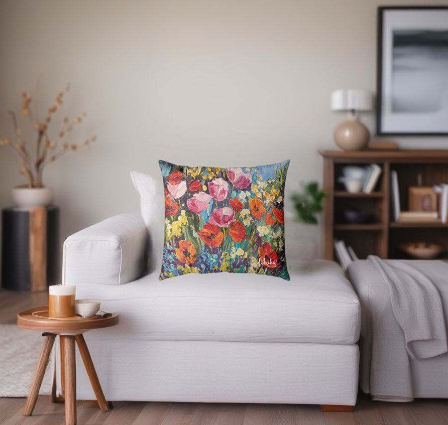 Bahar Bahçesi – Renkli Çiçek Desenli Dekoratif Kırlent 43x43 Yastık Kılıfı