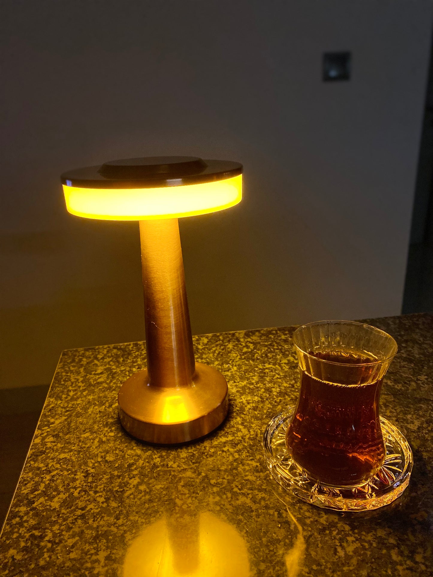 Cata CT-8435 Oslo Şarjlı Dokunmatik Masa Lambası – 3 Renkli LED, USB'li, Bakır Tasarım
