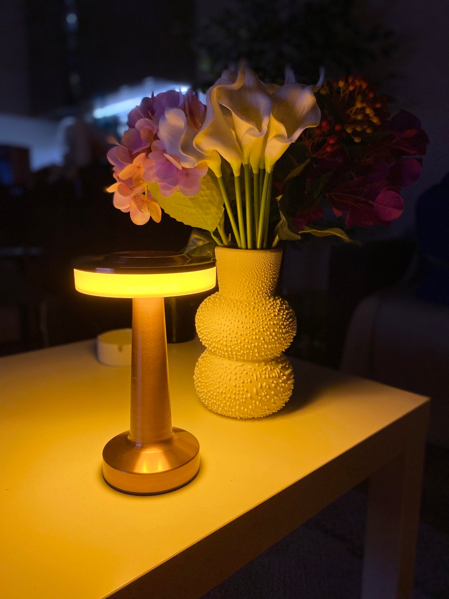 Cata CT-8435 Oslo Şarjlı Dokunmatik Masa Lambası – 3 Renkli LED, USB'li, Bakır Tasarım