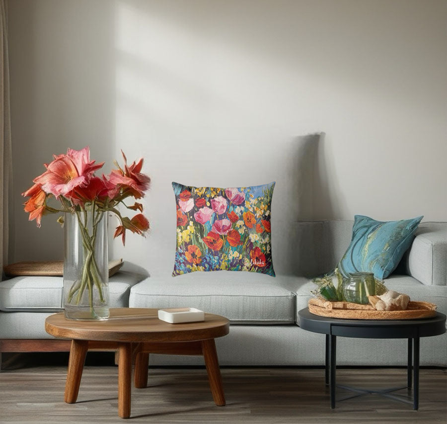 Bahar Bahçesi – Renkli Çiçek Desenli Dekoratif Kırlent 43x43 Yastık Kılıfı