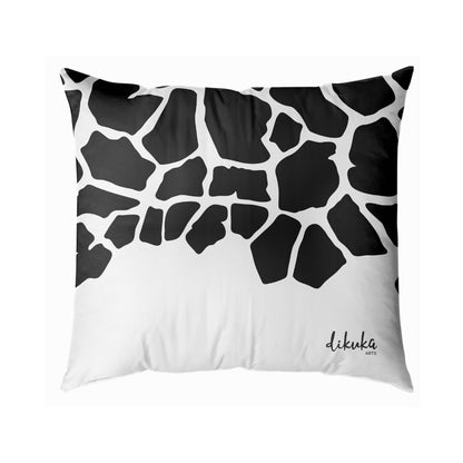 Giraffe Grace – Zürafa Desenli Siyah Beyaz 43x43 Yastık Kılıfı