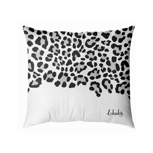 Wild Elegance – Leopar Desenli Siyah Beyaz 43x43 Yastık Kılıfı